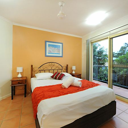 At Beach Court Holiday Villas Airlie Beach Bagian luar foto