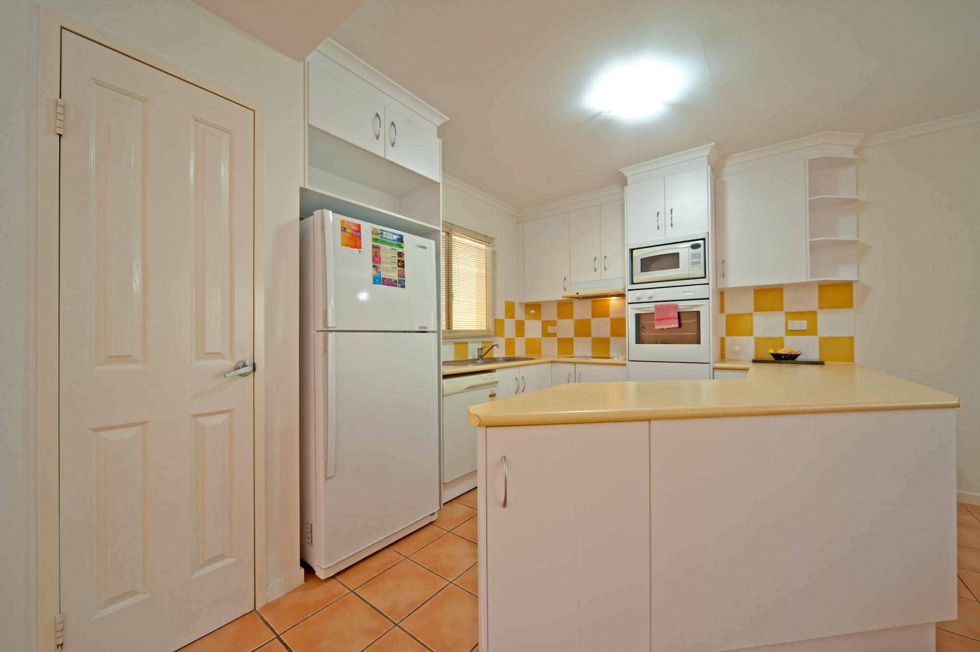 At Beach Court Holiday Villas Airlie Beach Bagian luar foto