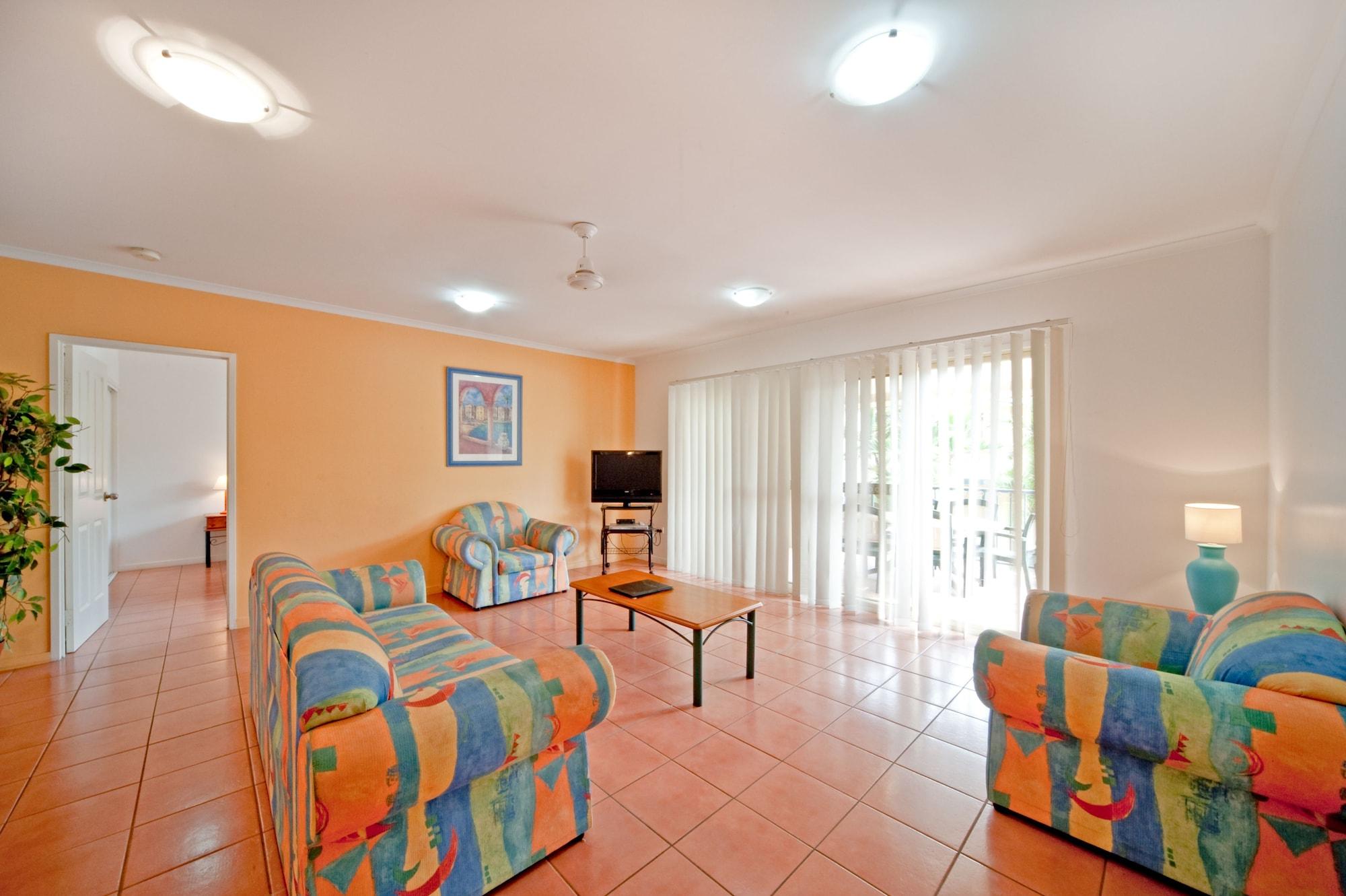 At Beach Court Holiday Villas Airlie Beach Bagian luar foto
