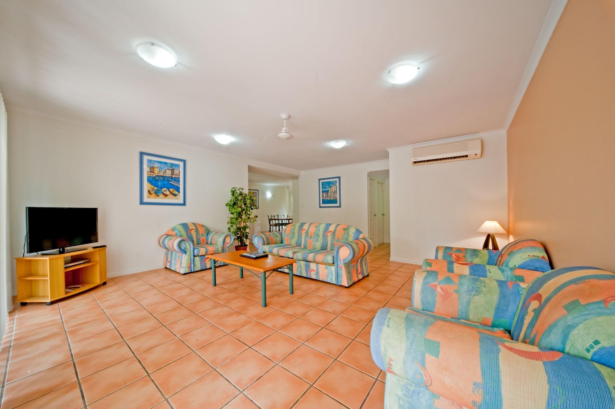 At Beach Court Holiday Villas Airlie Beach Bagian luar foto