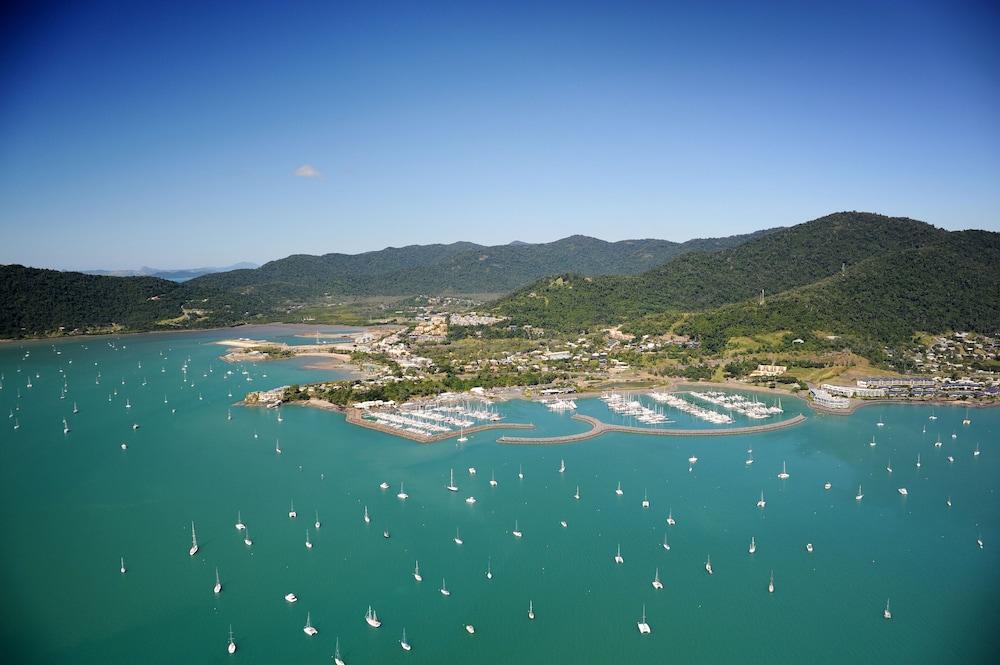 At Beach Court Holiday Villas Airlie Beach Bagian luar foto