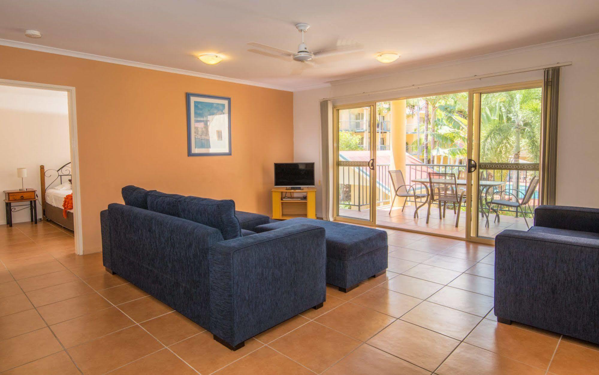 At Beach Court Holiday Villas Airlie Beach Bagian luar foto