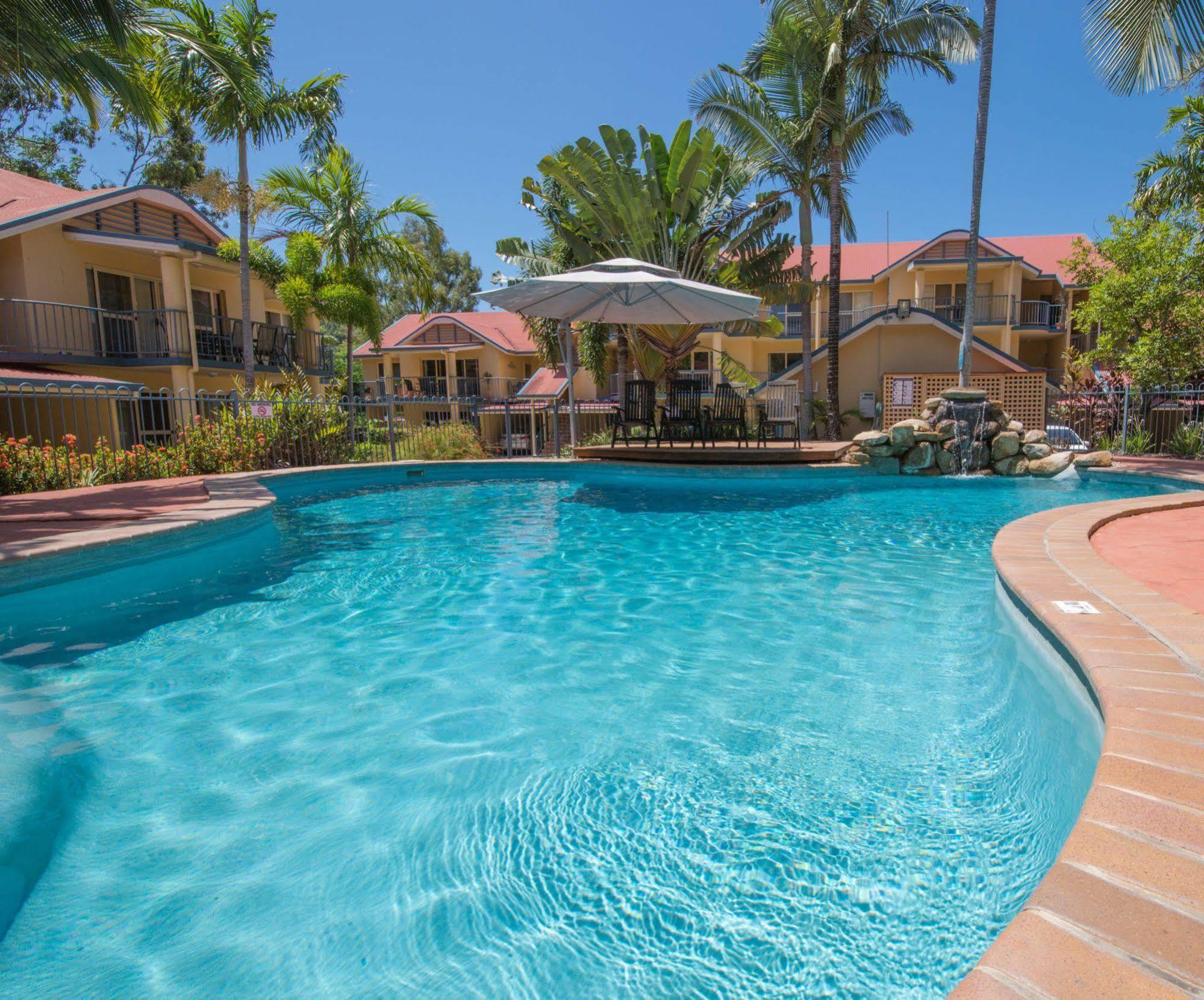At Beach Court Holiday Villas Airlie Beach Bagian luar foto