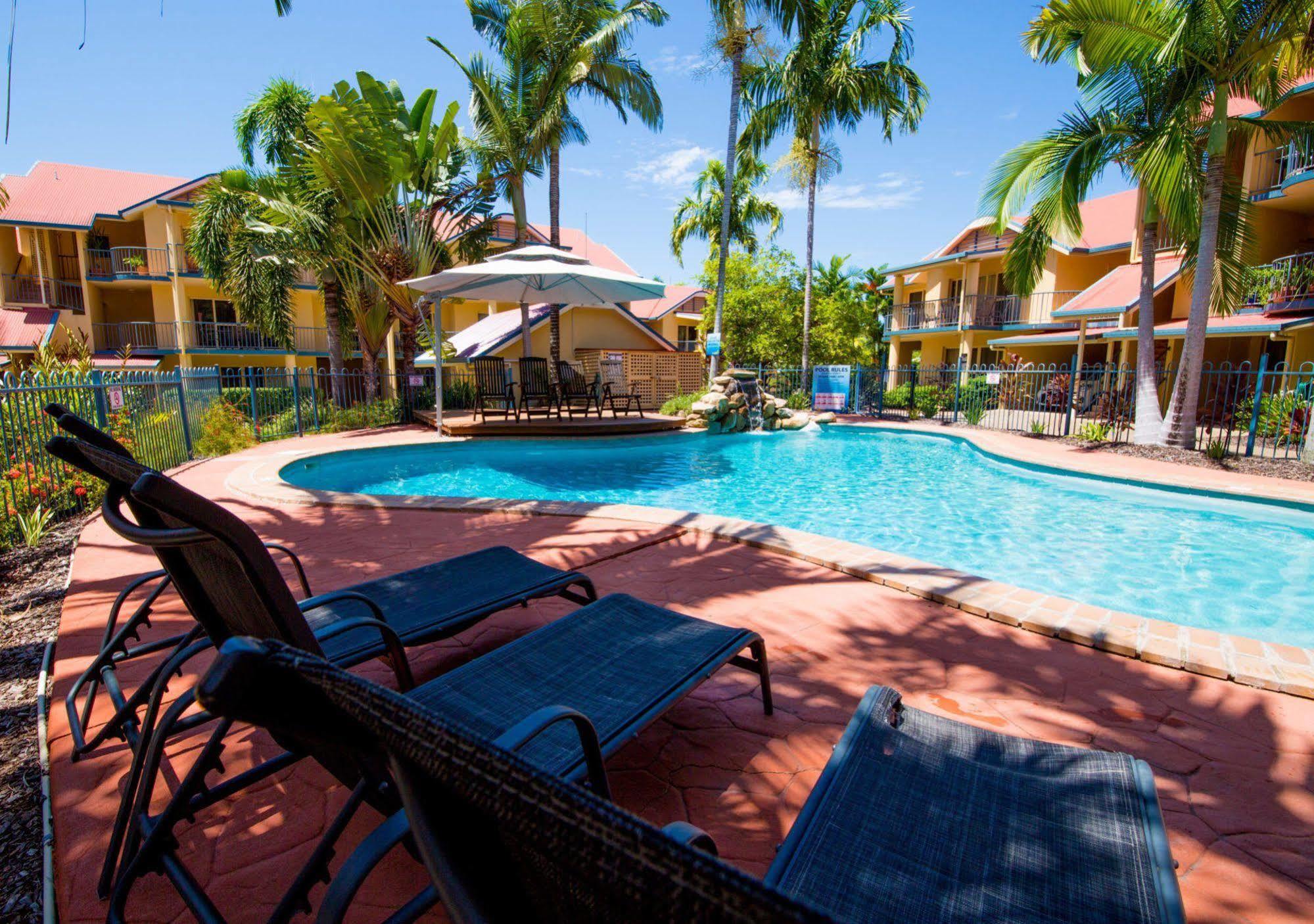 At Beach Court Holiday Villas Airlie Beach Bagian luar foto