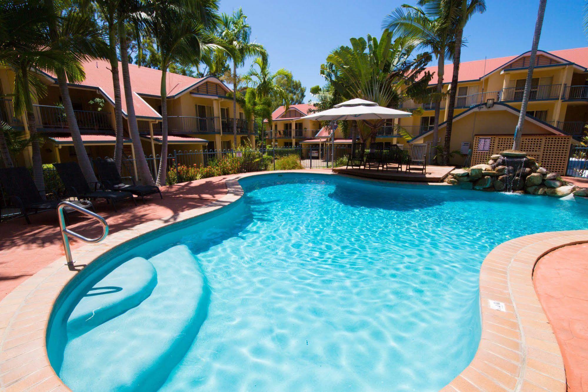 At Beach Court Holiday Villas Airlie Beach Bagian luar foto
