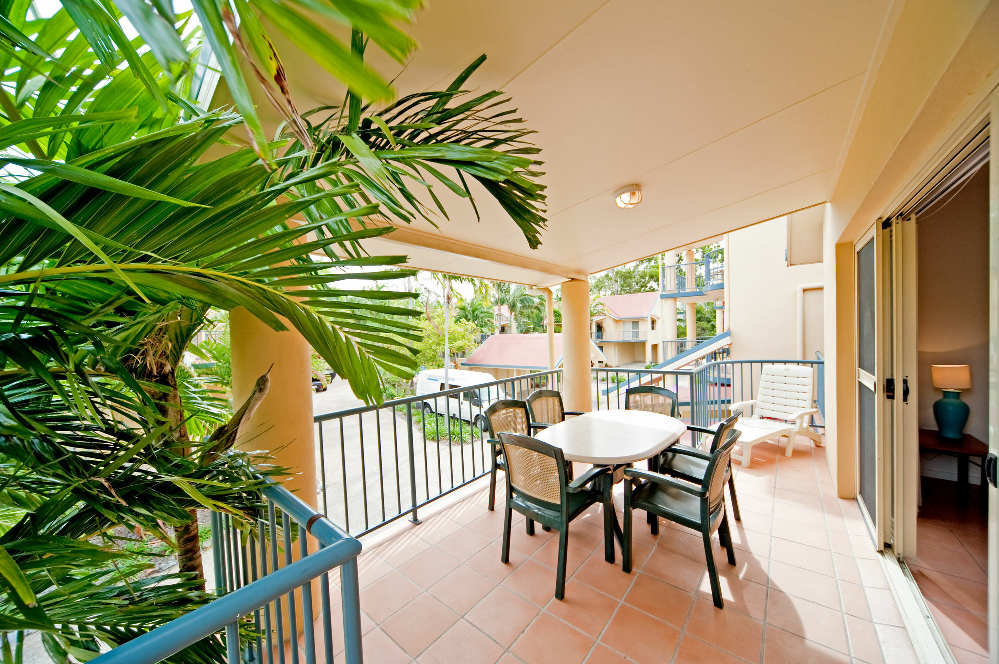At Beach Court Holiday Villas Airlie Beach Bagian luar foto