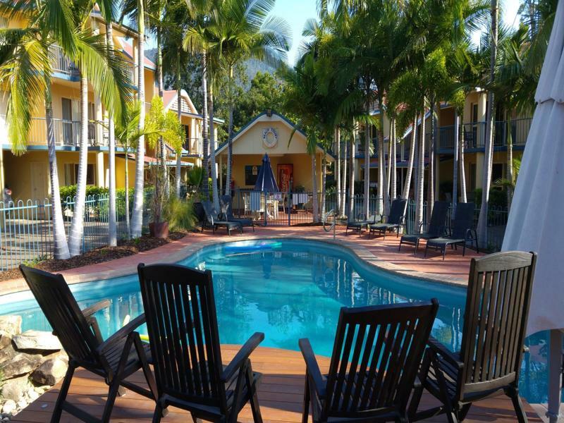 At Beach Court Holiday Villas Airlie Beach Bagian luar foto