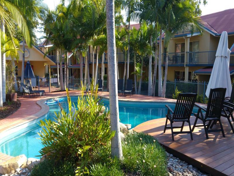 At Beach Court Holiday Villas Airlie Beach Bagian luar foto