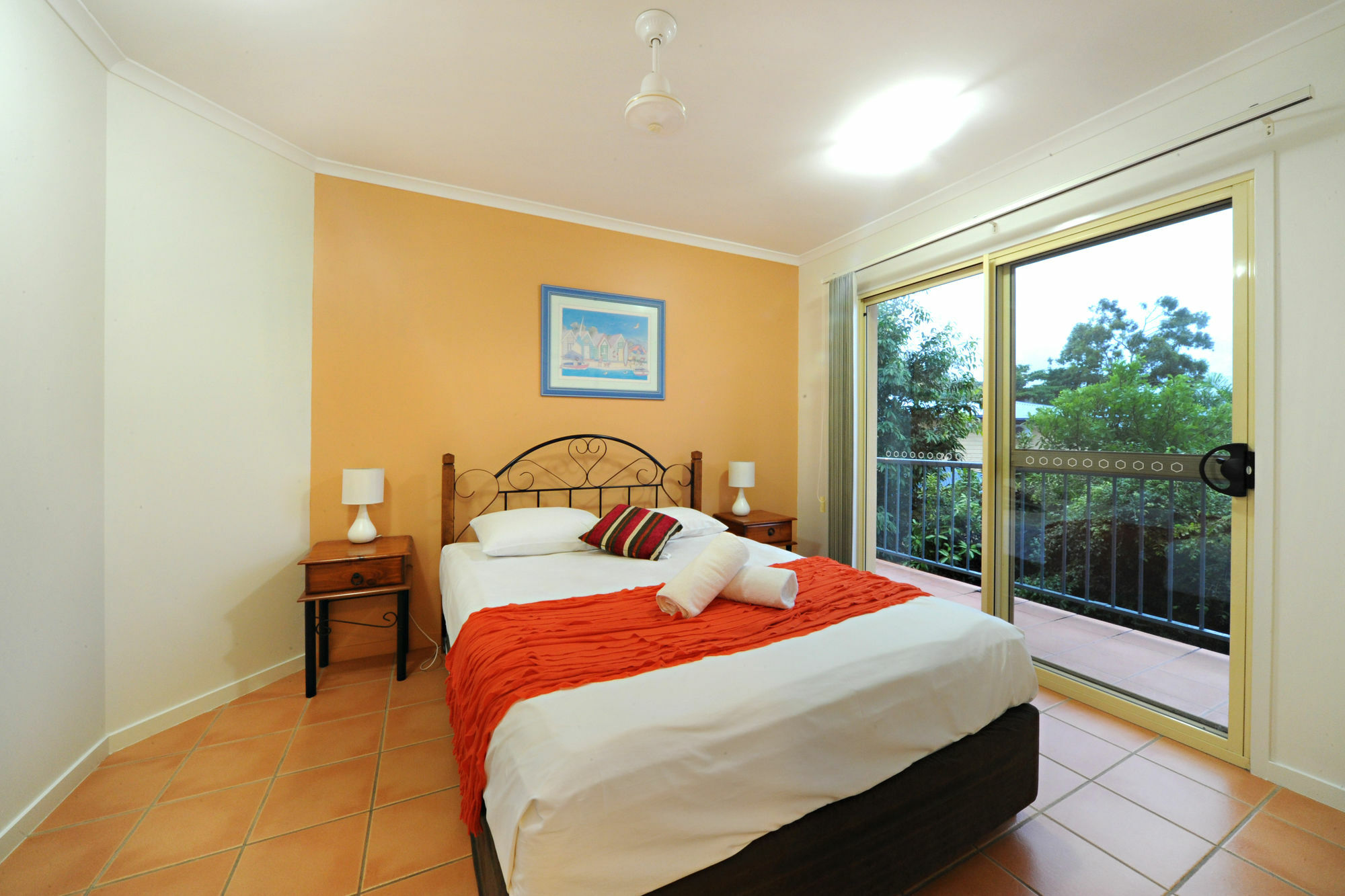 At Beach Court Holiday Villas Airlie Beach Bagian luar foto